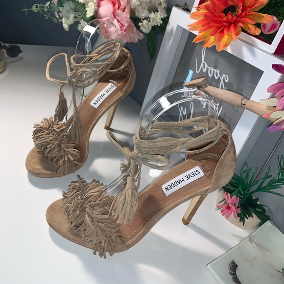 Steve Madden Shoes - Steve Madden Fringe Sandal! 🔥
